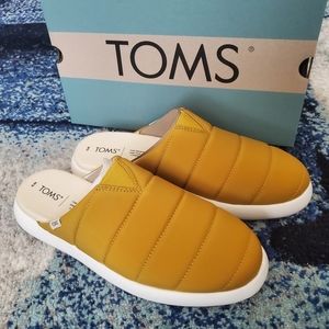 NIB Tom's Dark Mustard Mallow Mules